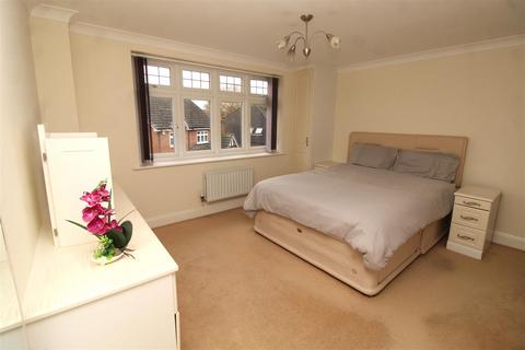 19 Anthorne Close, Potters Bar, EN6 1RW