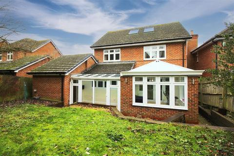 19 Anthorne Close, Potters Bar, EN6 1RW