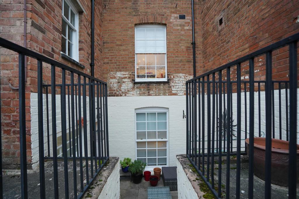 Flat 1, 36 leam Terrace (18).jpg