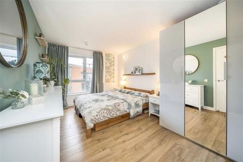 2 bedroom flat for sale, Greenroof Way, London SE10