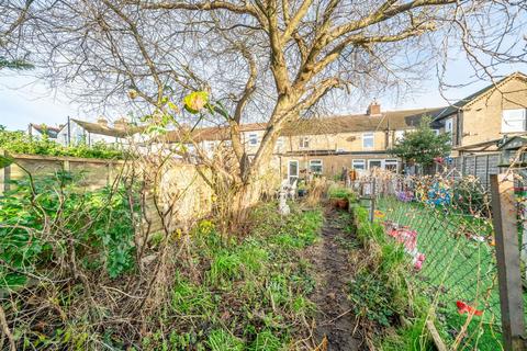 2 bedroom terraced house for sale, New Road, Croxley Green