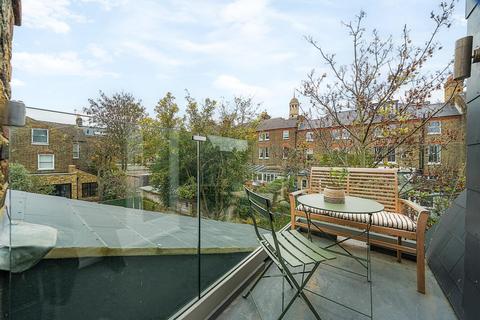 3 bedroom flat for sale, St. Ann's Hill, Wandsworth