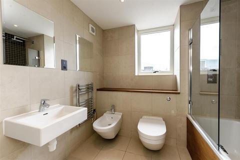 5 bedroom apartment to rent, Strathmore Court, London NW8