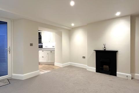 2 bedroom terraced house to rent, Lowergate, Clitheroe, BB7