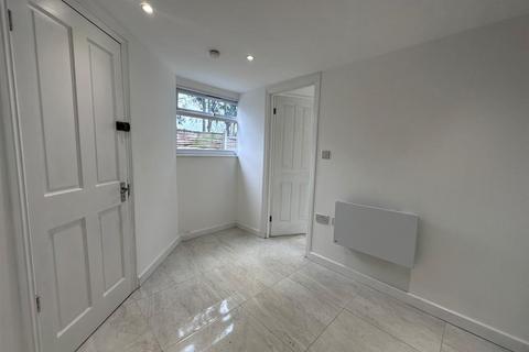 Studio to rent, Harley Crescent, Harrow