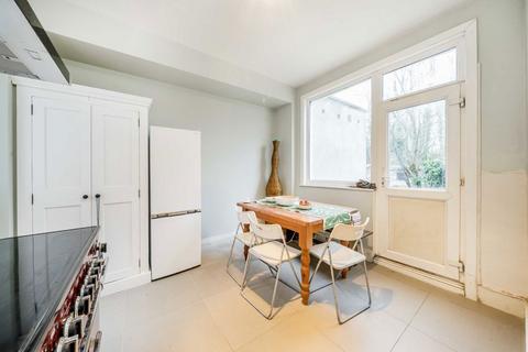 3 bedroom flat to rent, Stanton Road, West Wimbledon