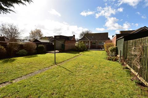 2 bedroom detached bungalow to rent, Windermere Road, Kettering