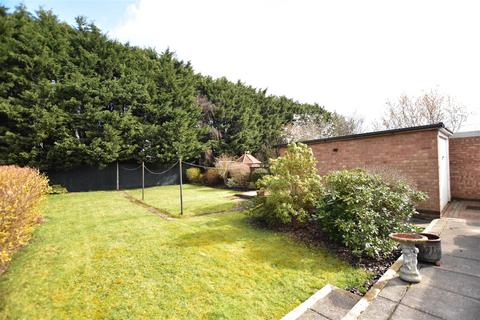 2 bedroom detached bungalow to rent, Windermere Road, Kettering