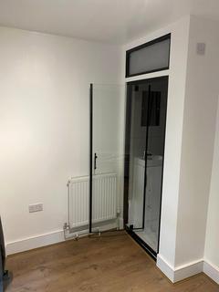 1 bedroom in a flat share to rent, Richmond Road, London, E8