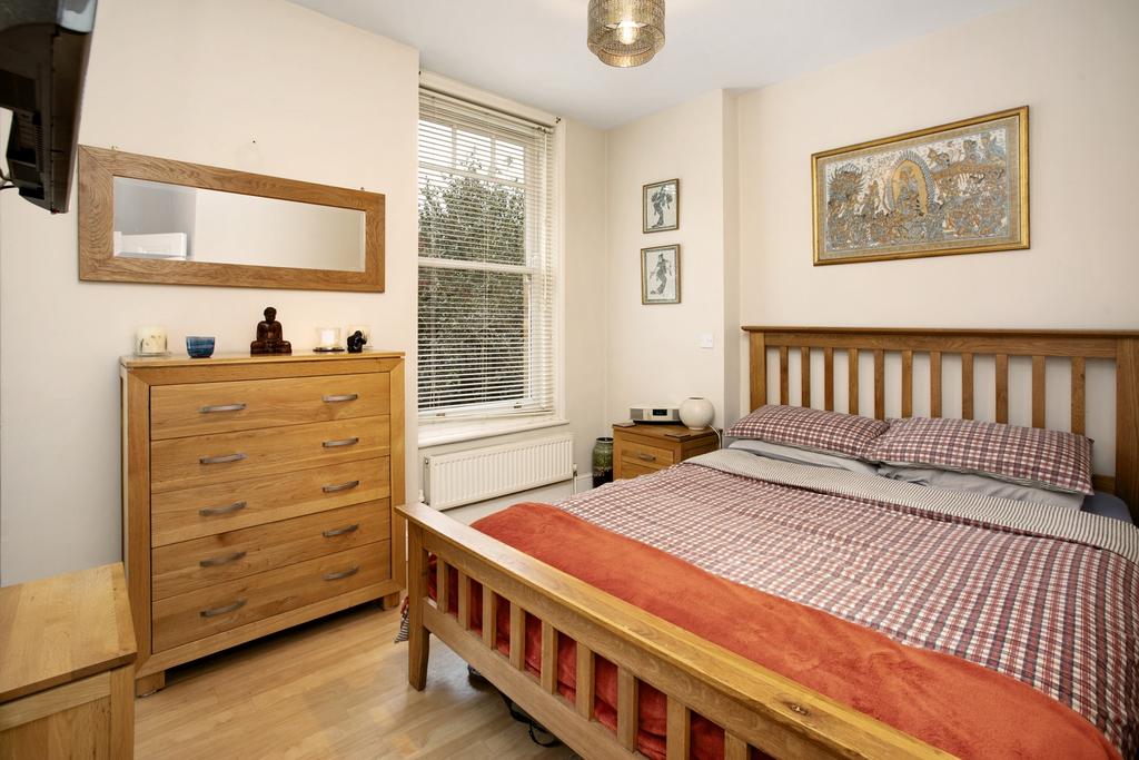 Bedroom   Prior to Redecoration