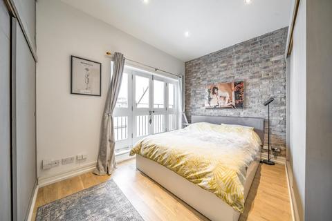 2 bedroom flat for sale, Maidstone Building Mews, Borough