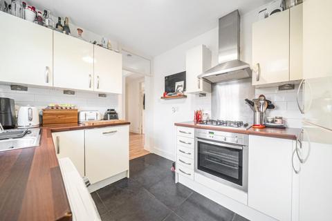 3 bedroom flat for sale, Fieldview, Earlsfield