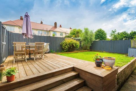 3 bedroom flat for sale, Fieldview, Earlsfield