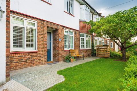 32 Fieldview, London, SW18 3HG