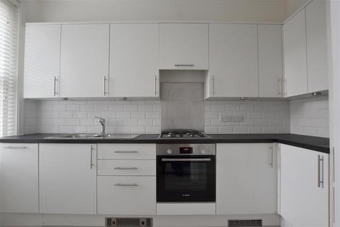 1 bedroom flat to rent, Somers Road, Reigate