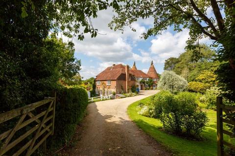 2 bedroom detached house to rent, Rural Hadlow, Kent TN11 9SR