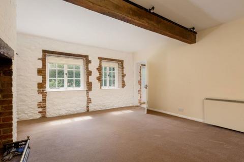 2 bedroom detached house to rent, Rural Hadlow, Kent TN11 9SR