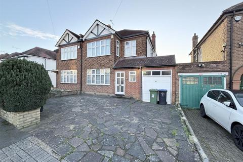 3 bedroom semi-detached house to rent, Valley Drive, London