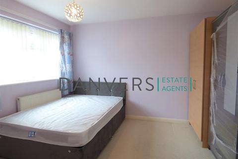 3 bedroom detached house to rent, Chevin Avenue, Leicester LE3