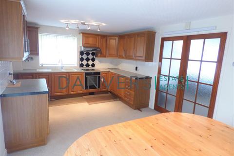 3 bedroom detached house to rent, Chevin Avenue, Leicester LE3