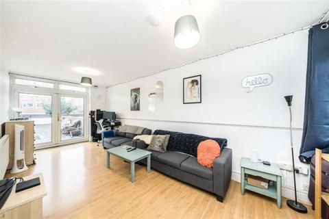 3 bedroom flat for sale, Lorrimore Square, London SE17