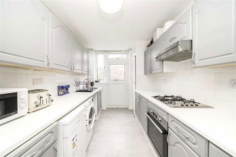 3 bedroom flat for sale, Lorrimore Square, London SE17