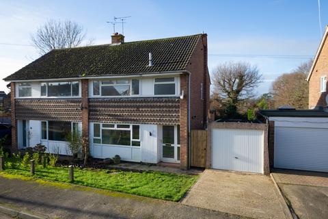 3 bedroom semi-detached house to rent, Spinners Close, Biddenden