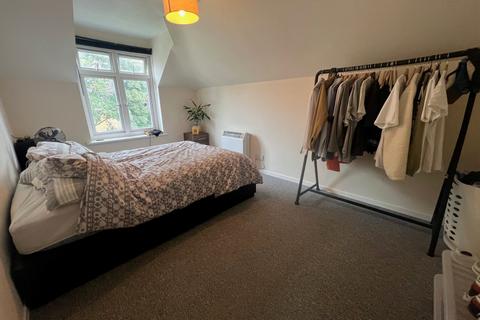 2 bedroom flat to rent, Bitterne Road East, Hampshire SO18