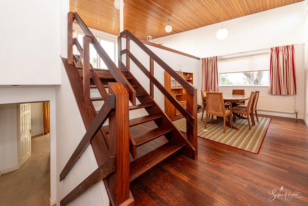 Entrance Hall/Dining Room