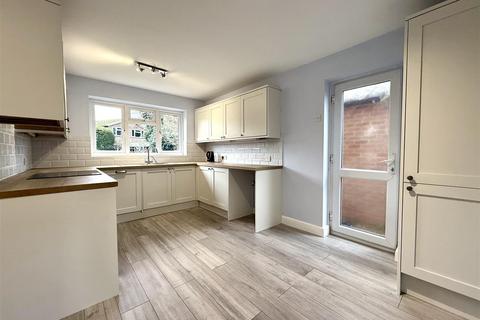 43 Frogmore Road, Blackwater, Camberley, GU17 0DB