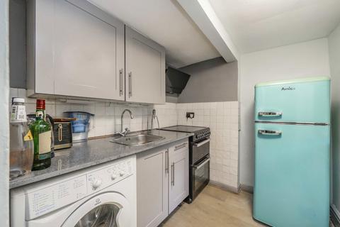 Studio to rent, Camden Road, London N7