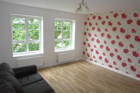 3 bedroom apartment to rent, Haswell Gardens, North Shields