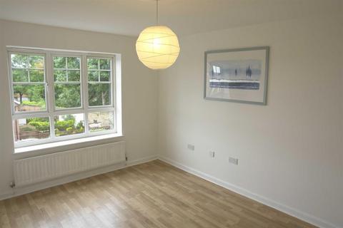 3 bedroom apartment to rent, Haswell Gardens, North Shields