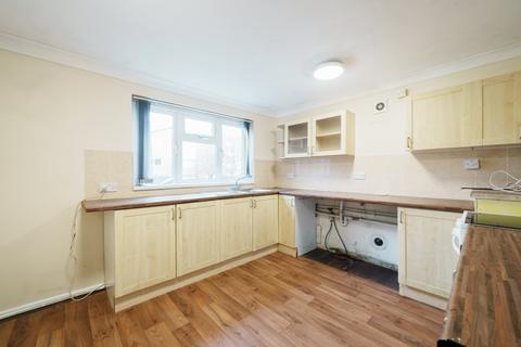 3 bedroom flat to rent, Farley Court, Homer Close Gosport, PO13 9TL