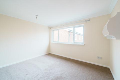 3 bedroom flat to rent, Farley Court, Homer Close Gosport, PO13 9TL