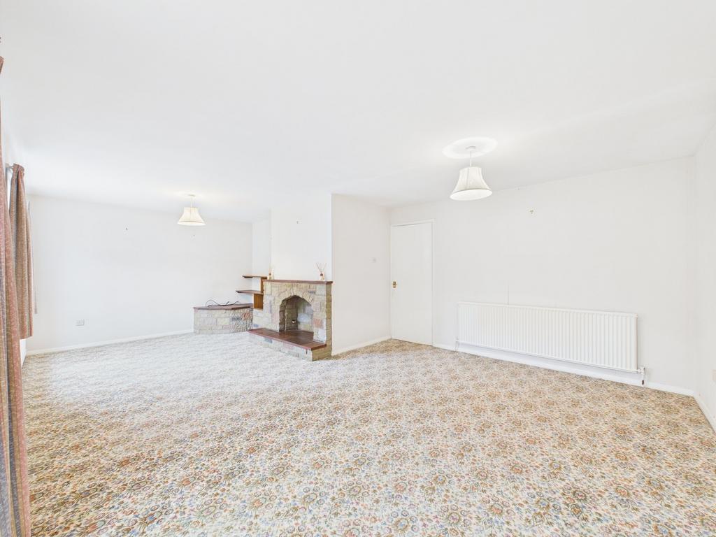 Open plan lounge &amp; dining room