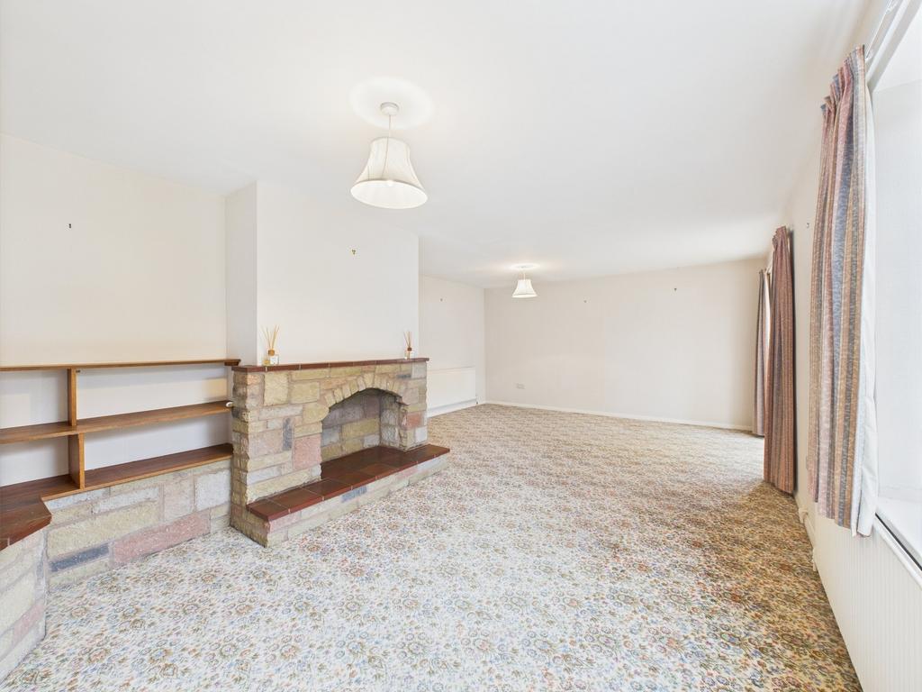 Open plan lounge &amp; dining room