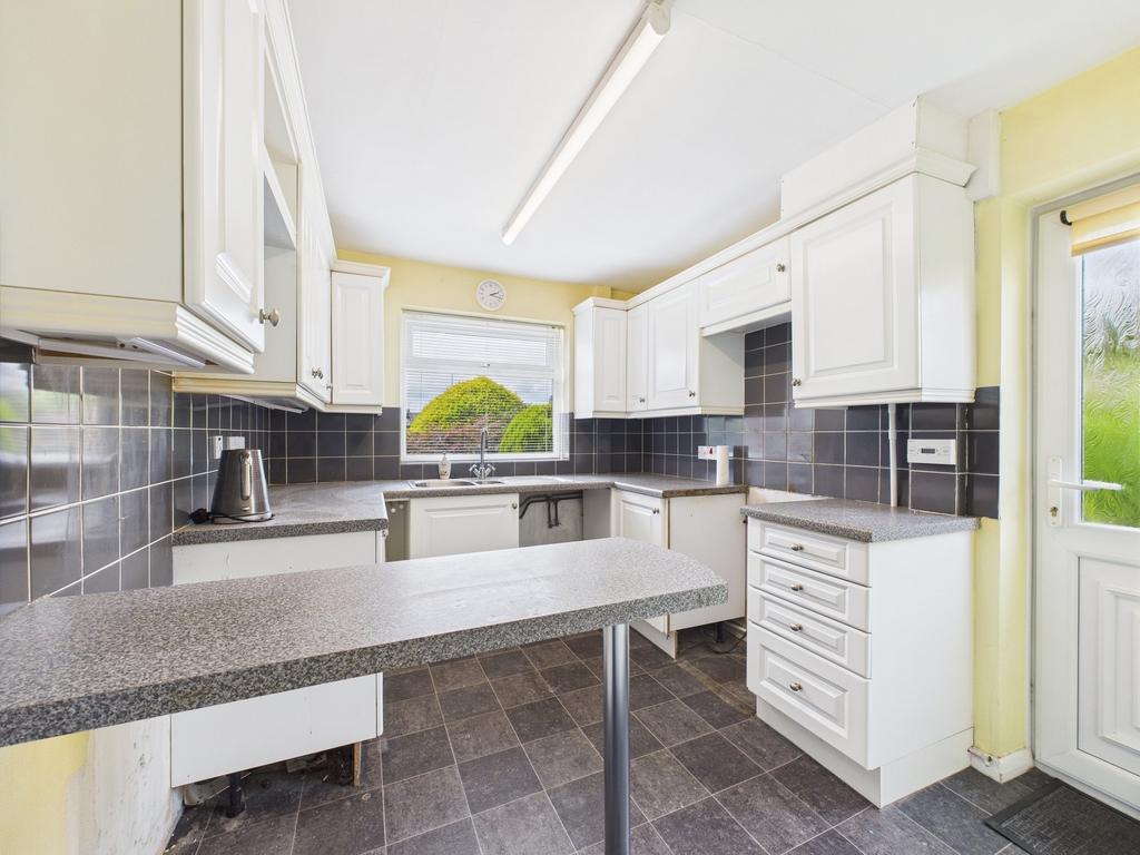 Breakfast/kitchen