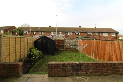 3 bedroom terraced house to rent, Manning Road, Wick, Littlehampton