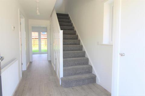 3 bedroom detached house to rent, Honeysuckle Gardens, Redcar