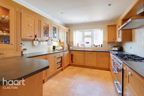 10 Abbigail Gardens, Clacton-on-sea, CO15 6QS