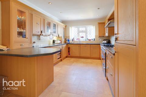 10 Abbigail Gardens, Clacton-on-sea, CO15 6QS