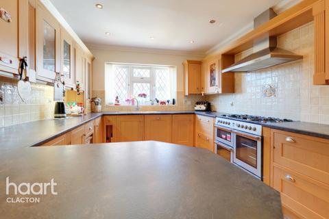 10 Abbigail Gardens, Clacton-on-sea, CO15 6QS