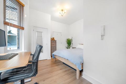 1 bedroom flat for sale, Gauden Road, SW4