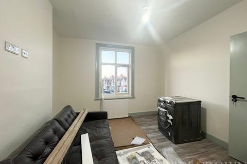 3 bedroom flat to rent, Cornwall Road, Harrow