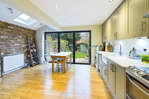 4 bedroom house to rent, Victor Road, Teddington