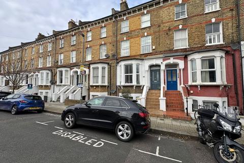 1 bedroom apartment to rent, Cologne Road, Clapham Junction SW11