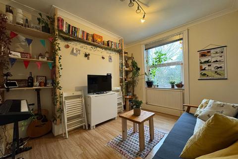 1 bedroom apartment to rent, Cologne Road, Clapham Junction SW11