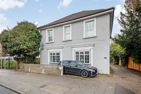 Flat 3, 19 Bromley Common, Bromley, BR2 9LS