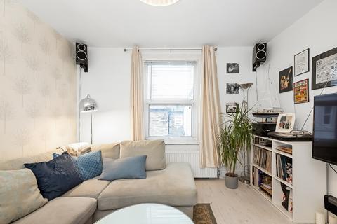 Flat 3, 19 Bromley Common, Bromley, BR2 9LS